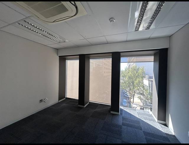 386.50M² BUILDING TO LET IN FORESHORE